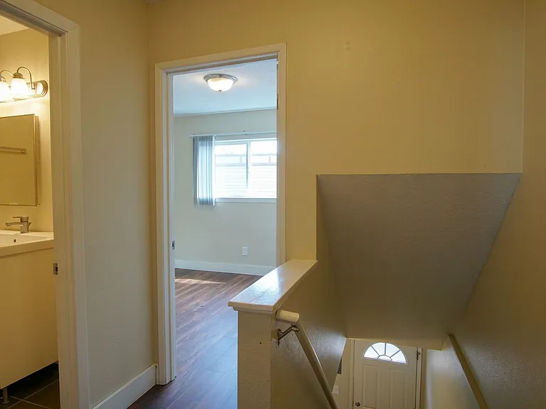 1625 SE Bidwell St #8 — Photo 8