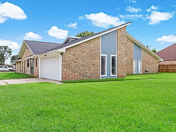 3rd image of 2120 Waverly Cir