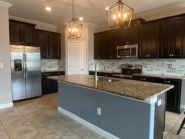 10015 Ivory Dr — Photo 2