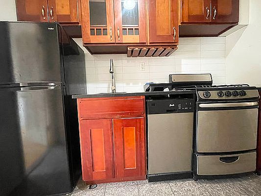 5th image of 109 Madison St APT 17