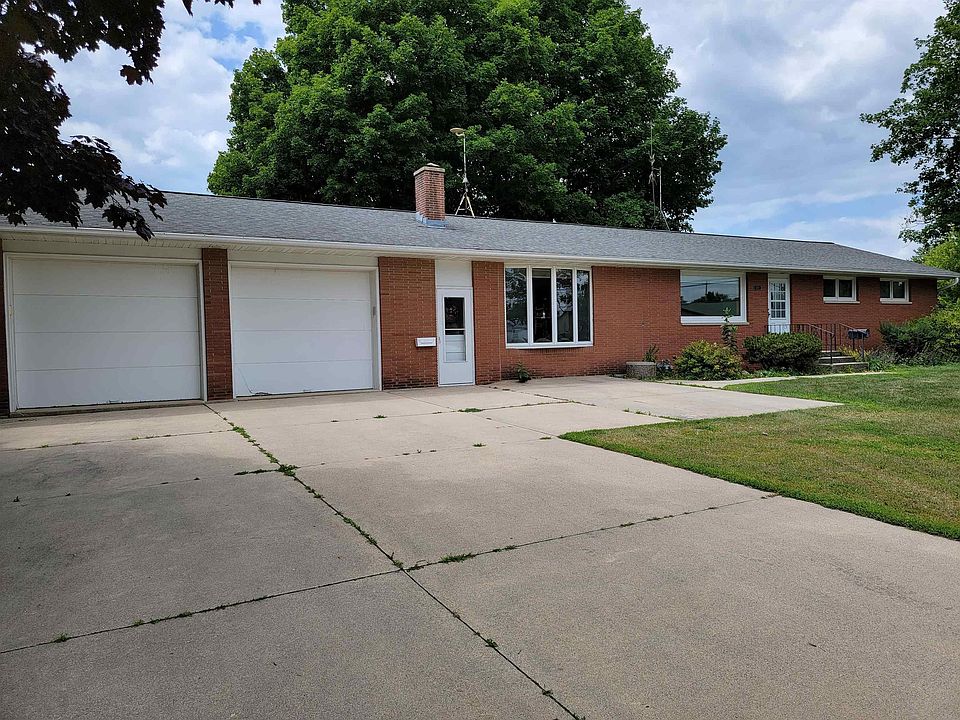 302 2nd St SW, Cresco, IA 52136 Zillow