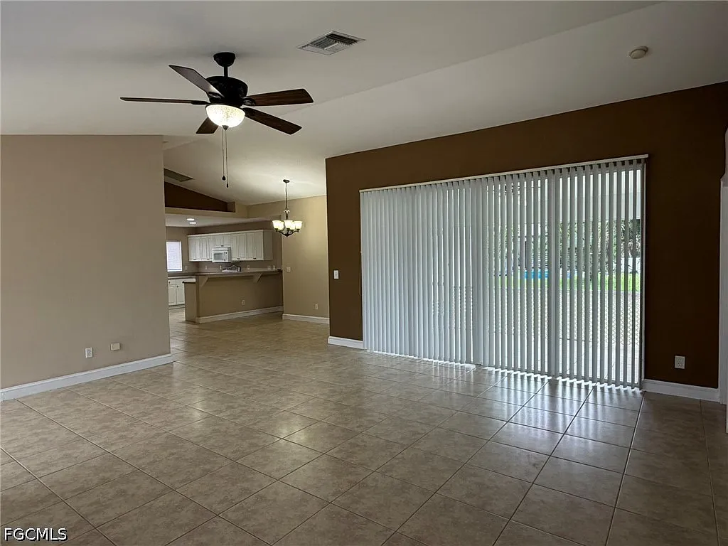 3 bed, 2.0 bath, 1695 sqft, $1,900 — Photo 4