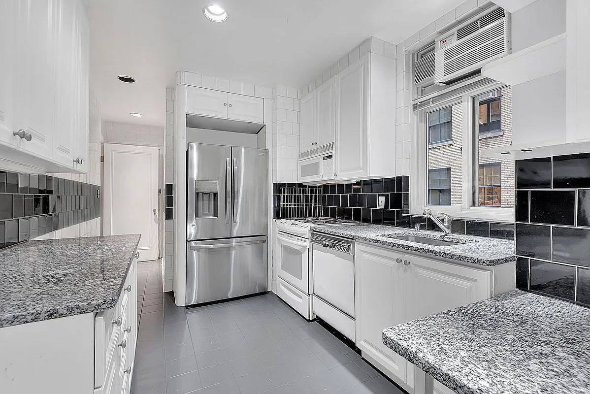 1105 Park Ave #3D photo 1