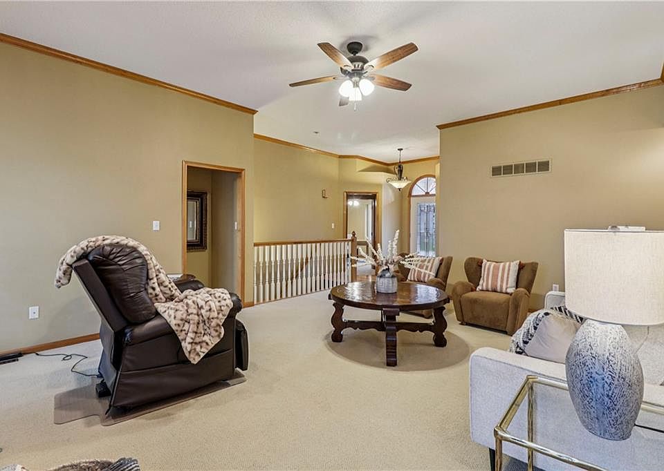 1012 NE Applewood St, Lees Summit, MO 64086 | Zillow