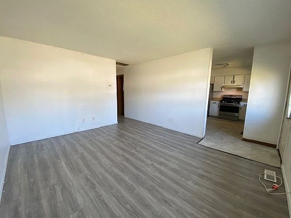 4th image of 1034 Oxford Ct