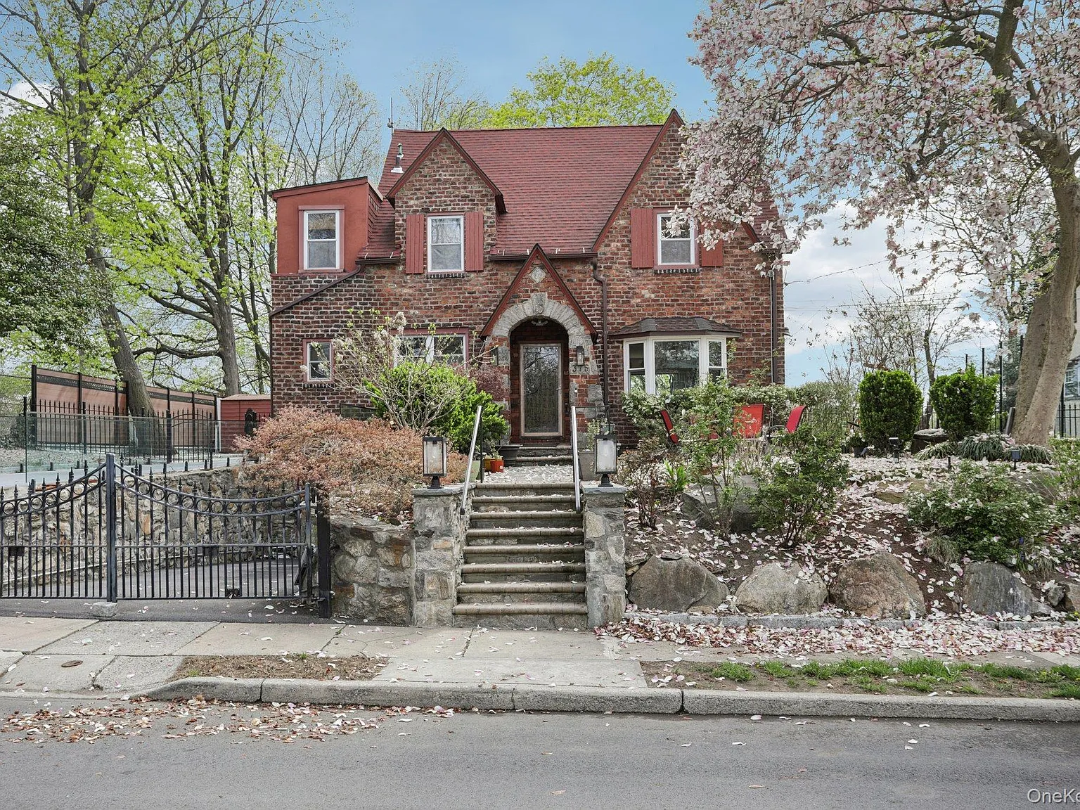 3 bed, 5.0 bath, 1975 sqft, $10,000 — Photo 1