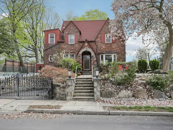 375 Hawthorne Ter, Mount Vernon, NY 10552