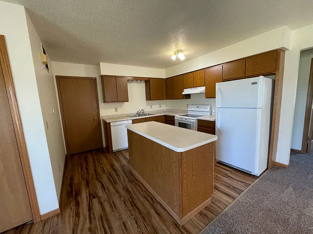2 bed, 950 sqft, $1,295 — Photo 1