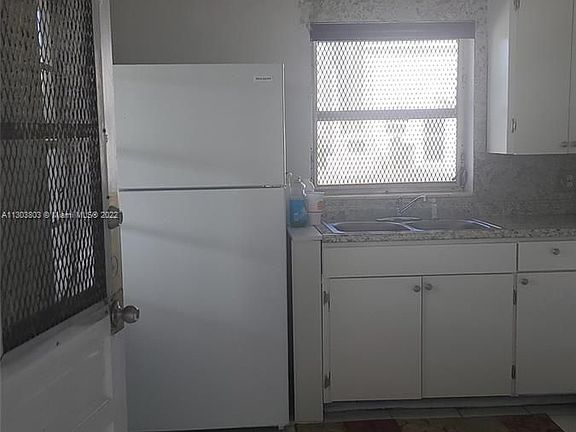 5th image of 522 18th St #522