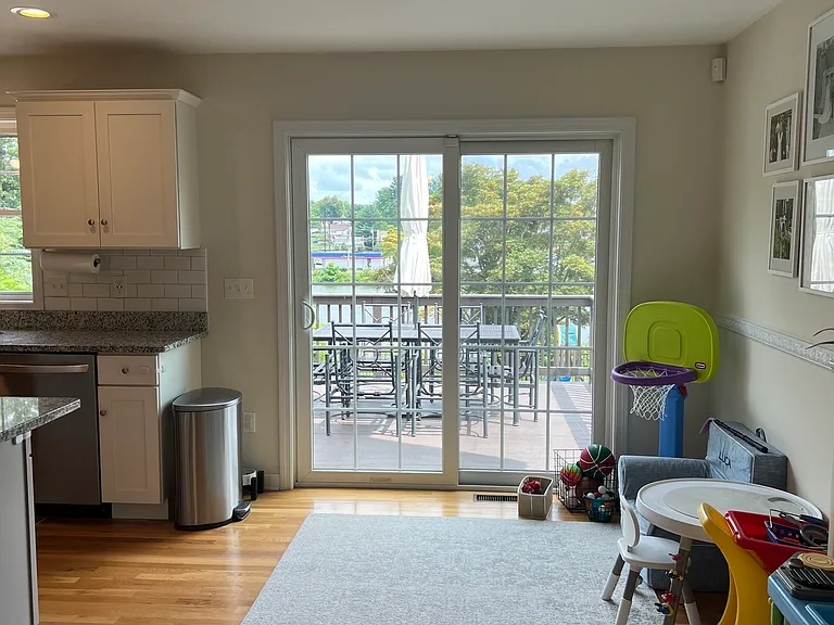 70 Lakeside Ave — Photo 7