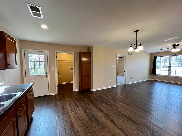 11423 Tierney Ave — Photo 5