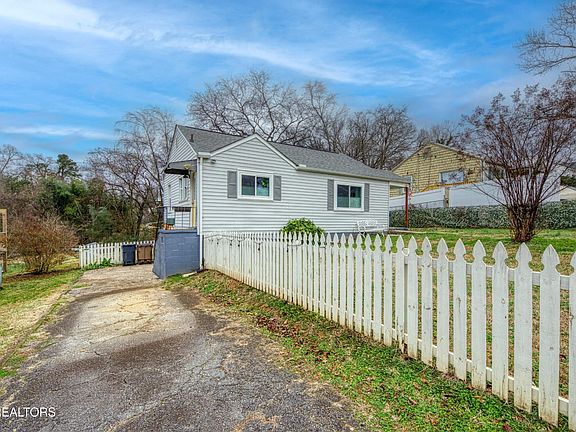 3rd image of 2431 Teeple St