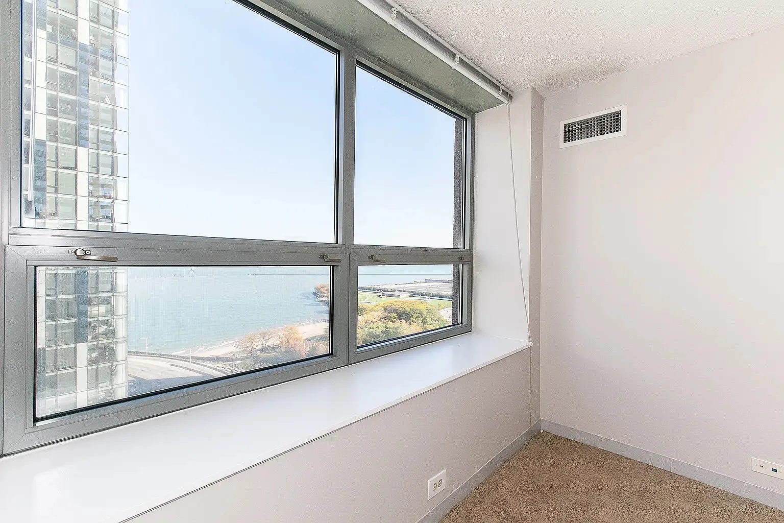 1 bed, 740 sqft, $2,080 — Photo 2