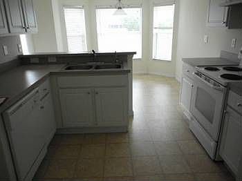 4th image of 4113 NE 9th Pl