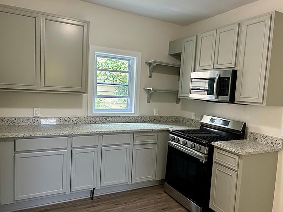 4th image of 3828 Deal St #1