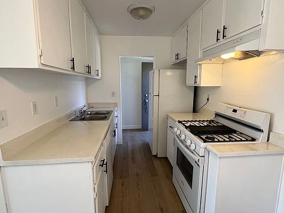 5th image of 5328 Hermitage Ave APT 206