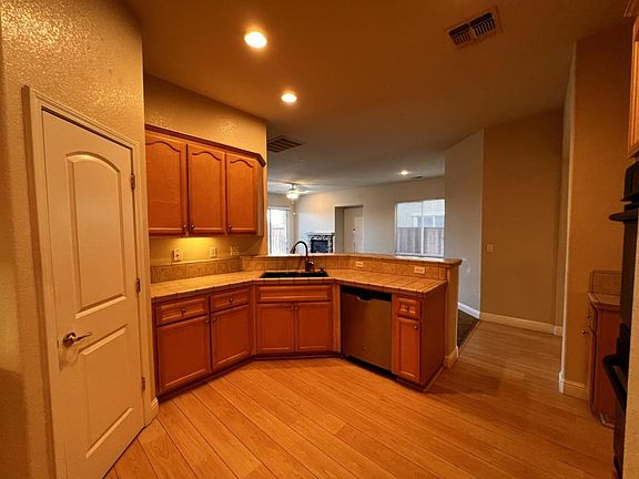 3rd image of 1636 Haven St