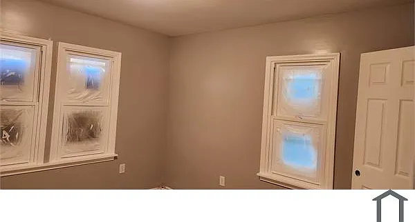 909 N Graham Ave — Photo 2