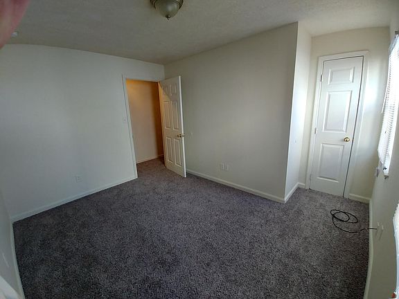 5th image of 2635 Bank St #1