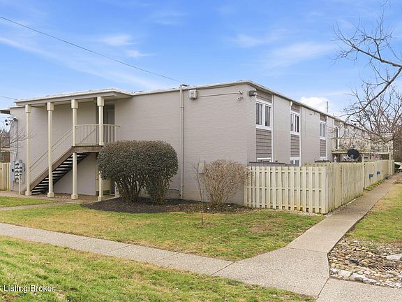 2nd image of 1935 Gardiner Ln APT J136