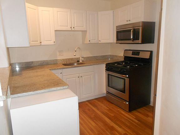 3rd image of 40 Egmont St #3