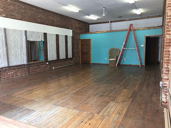 3rd image of 209 N Water St