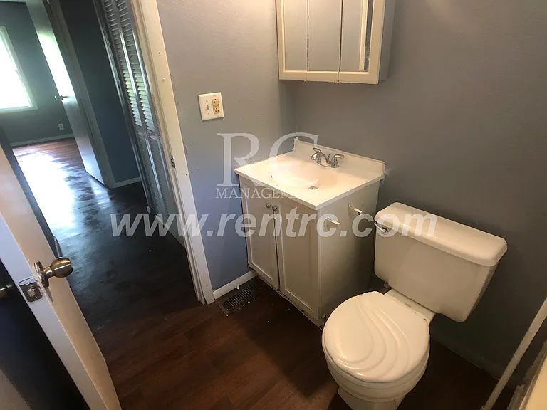 903 Southmoor Dr — Photo 5