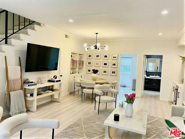 5139 Balboa Blvd #2 — Photo 3