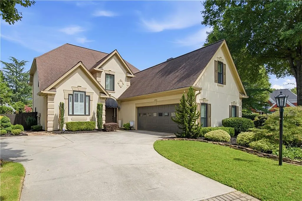 4 bed, 3.5 bath, 3651 sqft, $4,850 — Photo 2