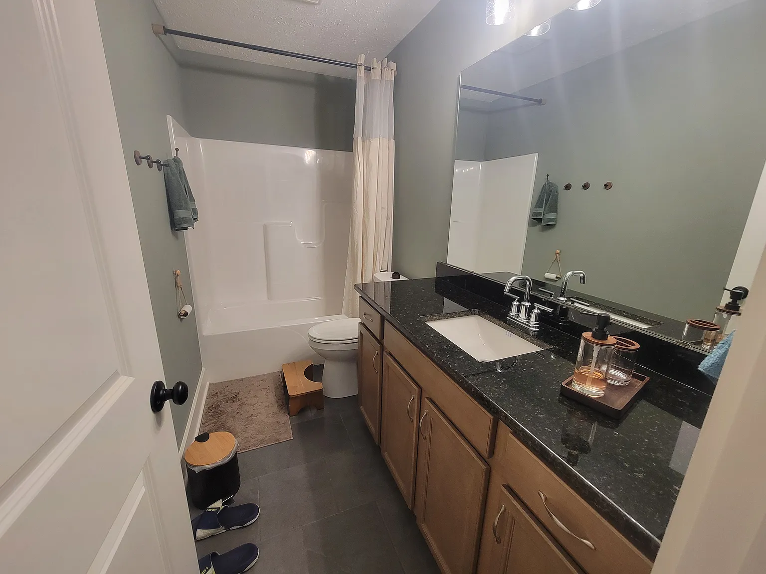 2099 Glenmont Dr — Photo 3