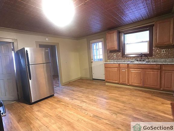 3rd image of 328 1st St #1
