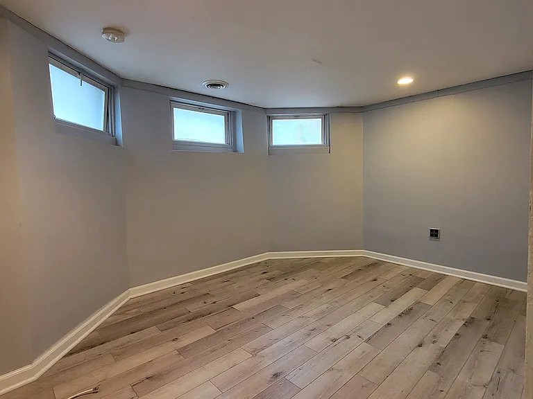 35 W Franklin Ave #BASEMENT — Photo 6
