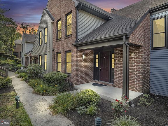 2nd image of 1127 Wicklow Ct