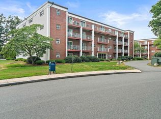 26 Greentree Ln APT 22, Weymouth, MA 02190