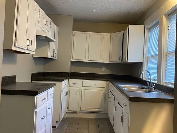 4th image of 498 Josephine St