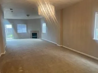 409 Hetherington Cir — Photo 3