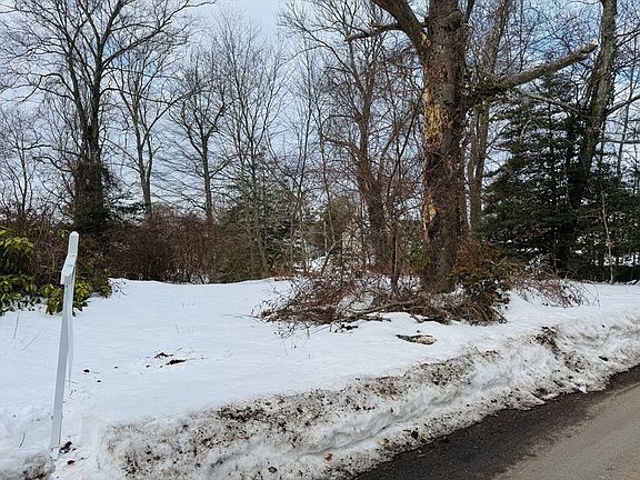 4th image of 19 Mohawk Ave
