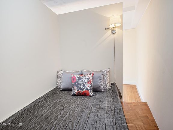 4th image of 243 W End Ave APT 902