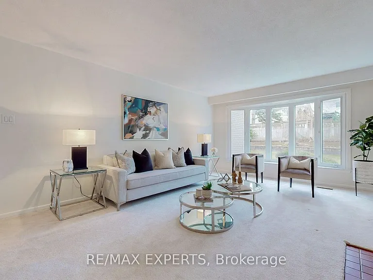 187 Cassandra Blvd — Photo 4