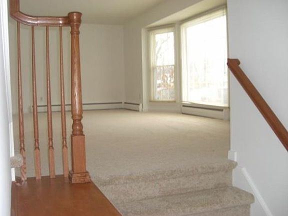 3rd image of 120 Wickham Dr