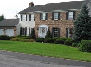 4640 Hillview Dr, Nazareth, PA 18064