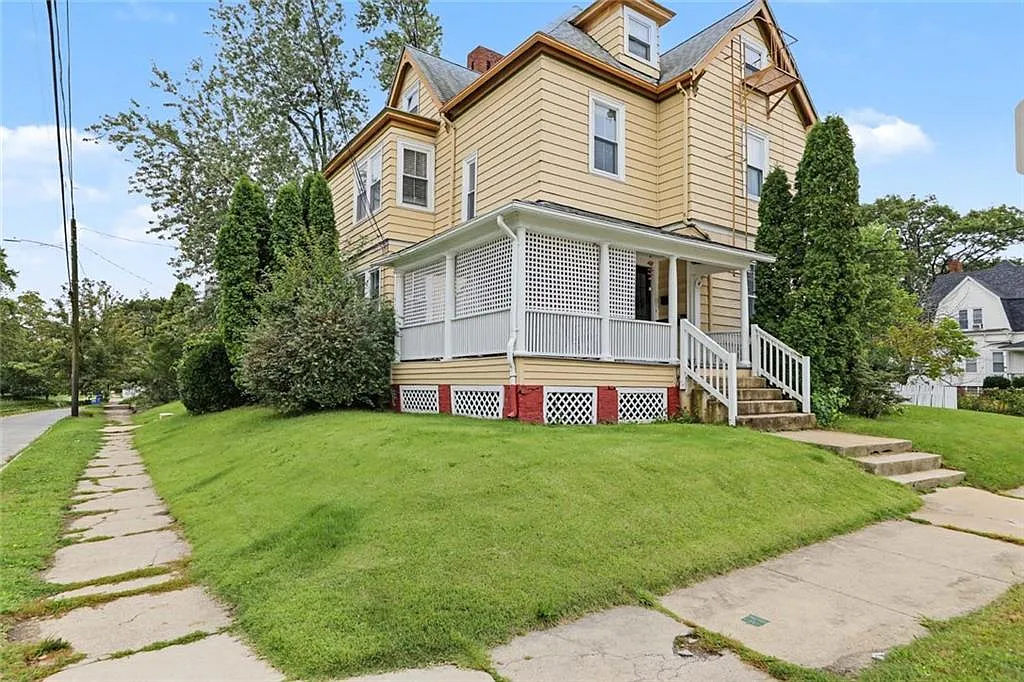 1 bed, 1.0 bath, 1200 sqft, $1,800 — Photo 2