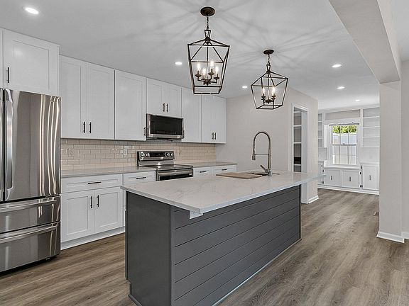 3rd image of 642 Bonneau Ln