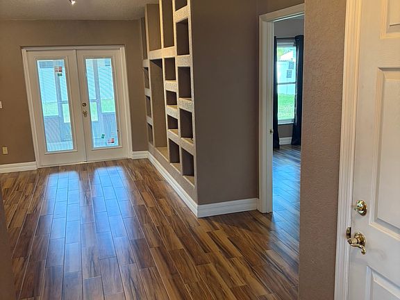 3rd image of 1416 E Spring Ridge Cir