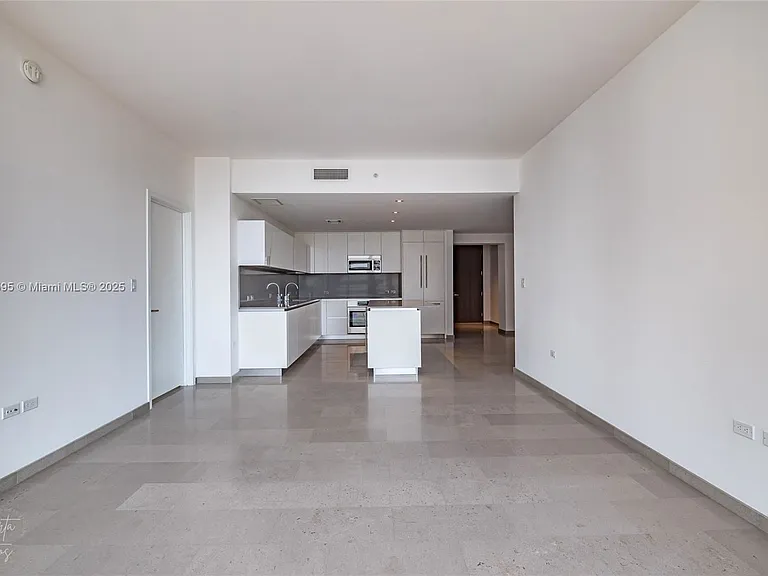 88 SW 7th St #1004 — Photo 19
