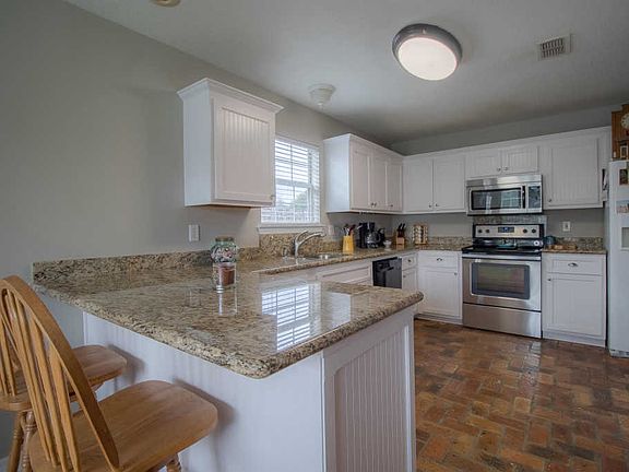 2nd image of 17326 Meadowbrook Dr
