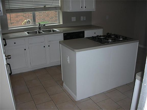 4th image of 1702 Plumwood Dr