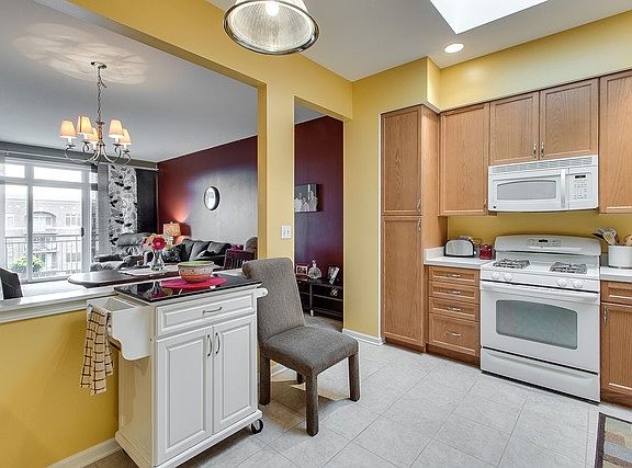 5th image of 370 Western Ave #710