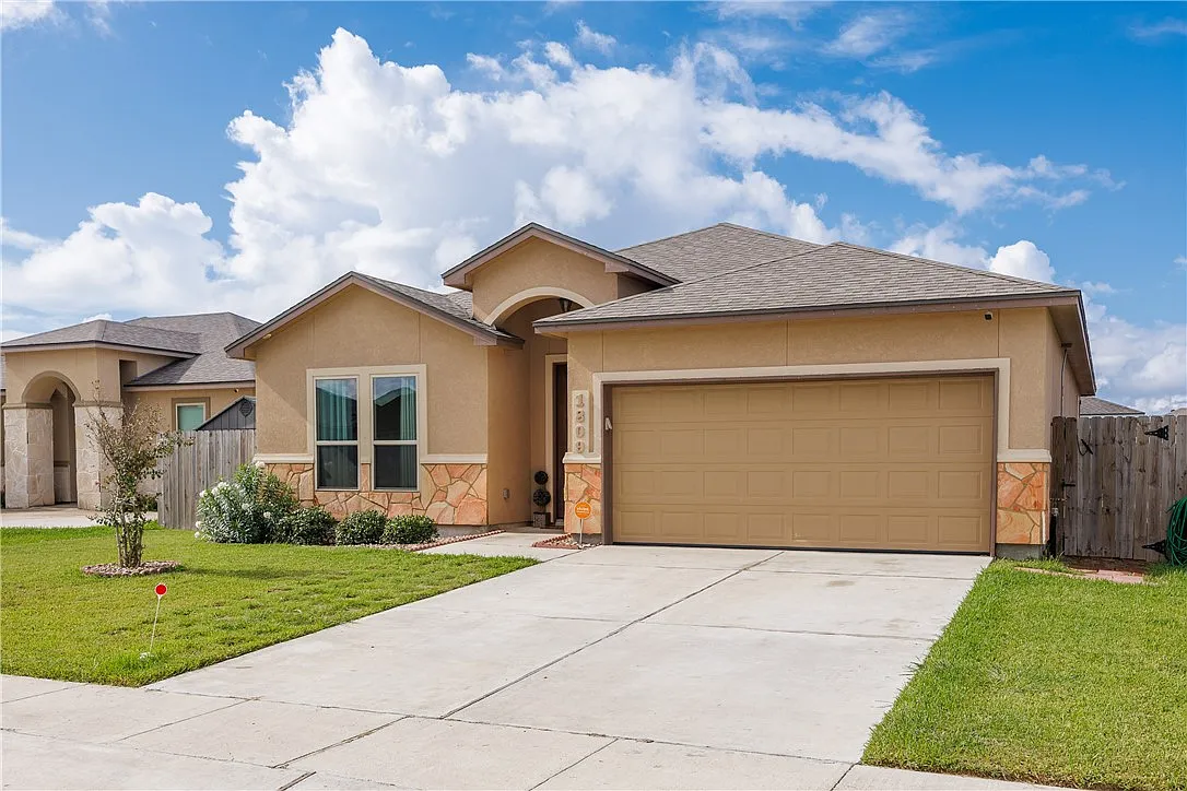 3 bed, 2.0 bath, 1636 sqft, $2,400 — Photo 3