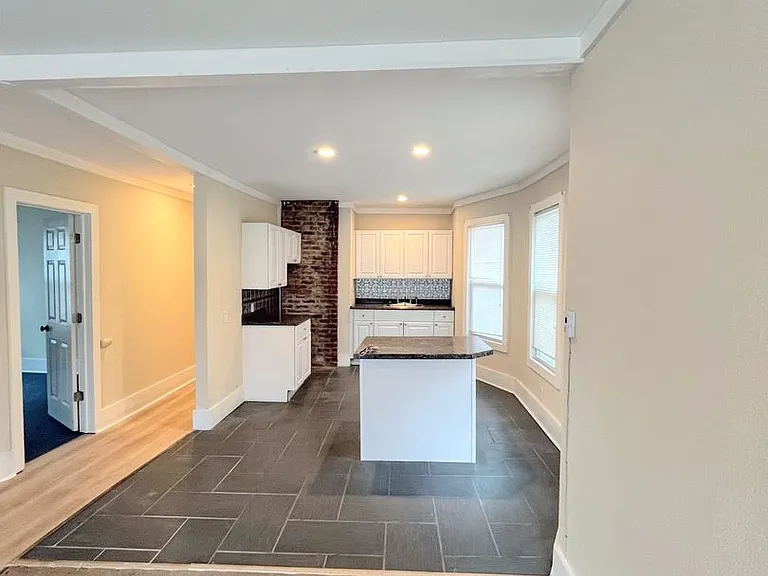 12 Madison St — Photo 4